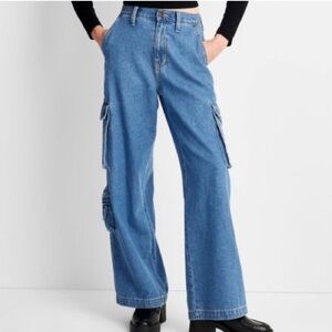 Universal Thread High Rise Denim Cargo Jeans in Blue Meduim Wash Women’s Size 10